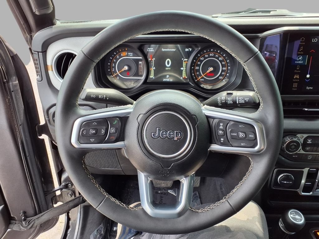 Used 2025 Jeep Wrangler Unlimited Sahara AWD/4WD image 15