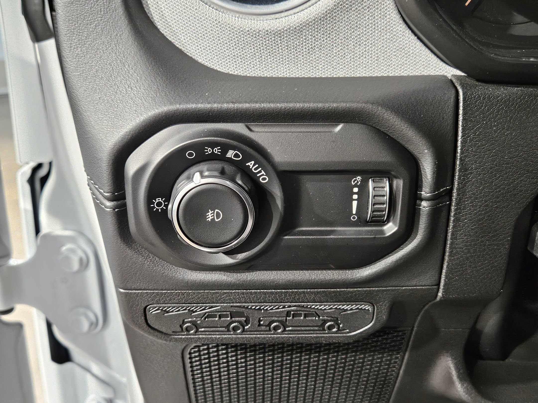 Used 2024 Jeep Wrangler Sahara image 25