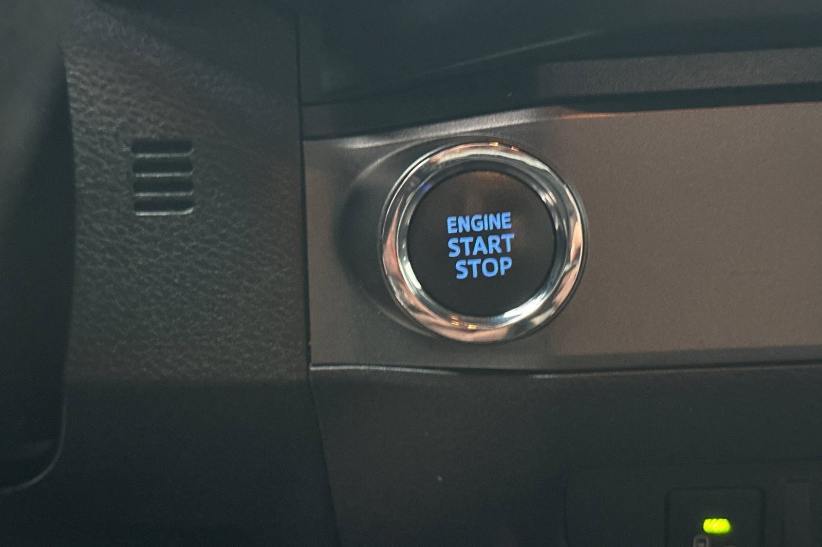 Used 2021 Toyota Tacoma TRD Sport w/ Technology Package image 28