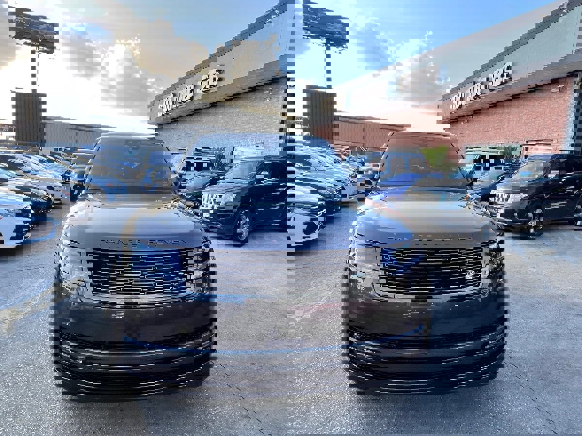 Used 2025 Land Rover Range Rover Long Wheelbase Autobiography image 9