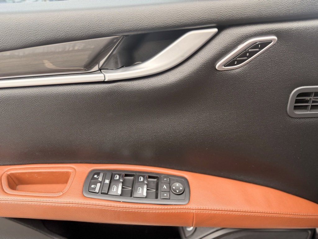 Used 2016 Maserati Ghibli image 21