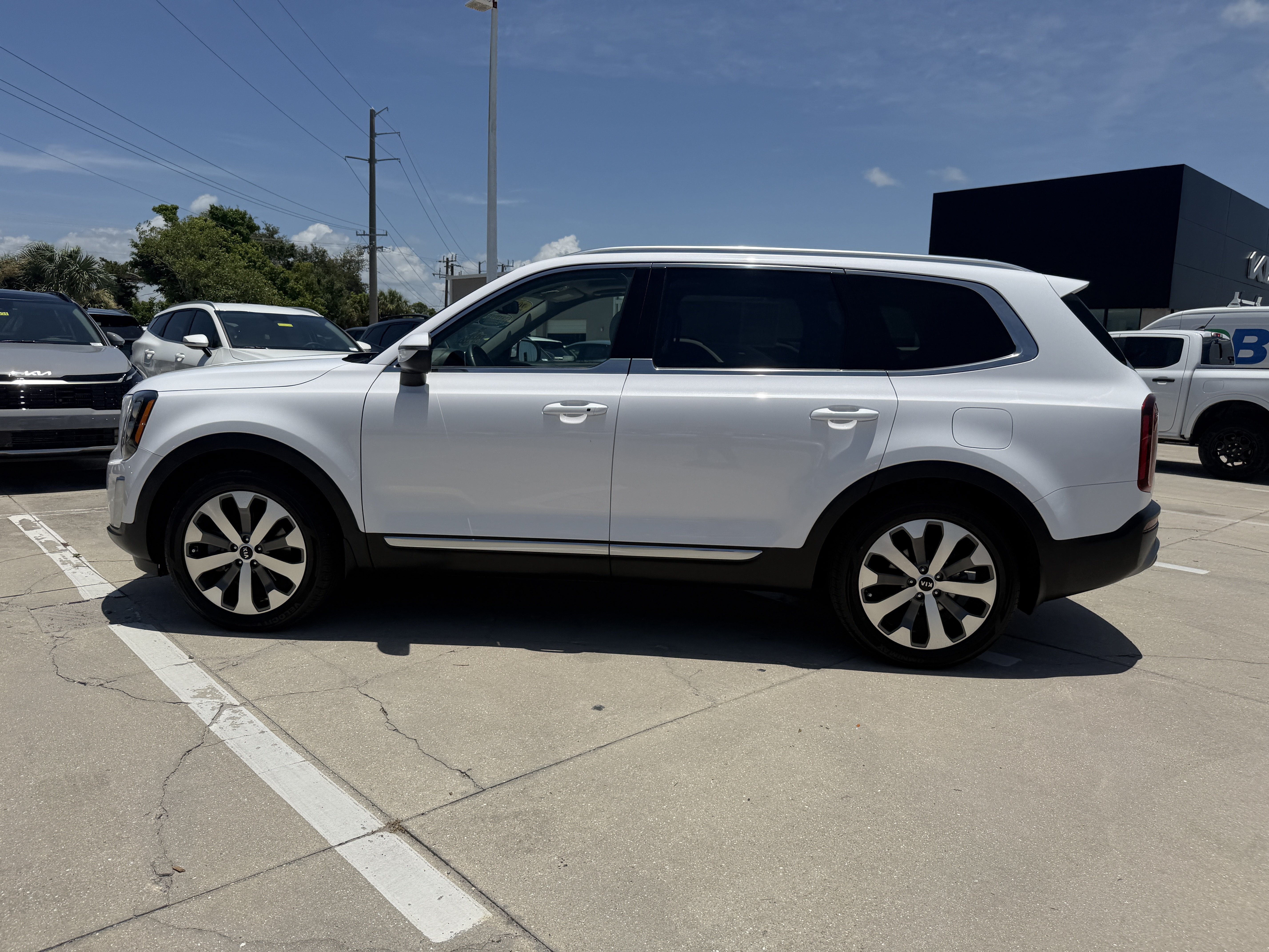 Certified 2021 Kia Telluride EX w/ EX Premium Package FWD image 7