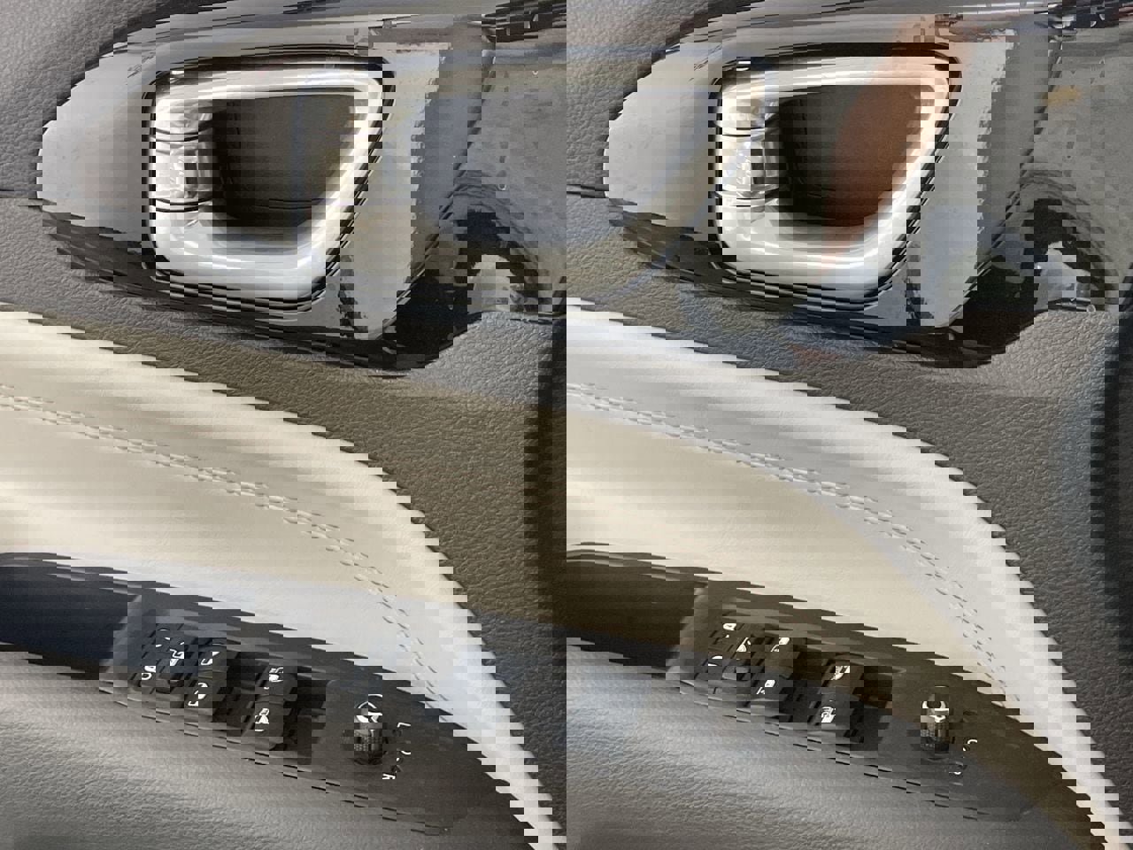 Used 2025 Jeep Compass Limited AWD/4WD image 17