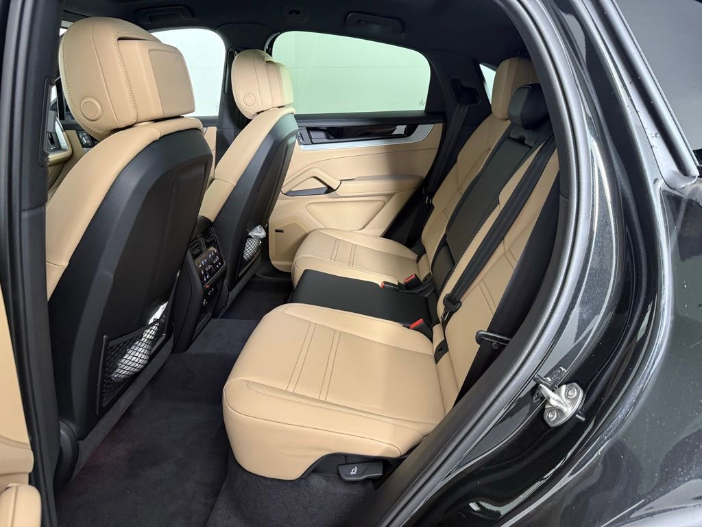 New 2026 Porsche Cayenne Coupe image 23
