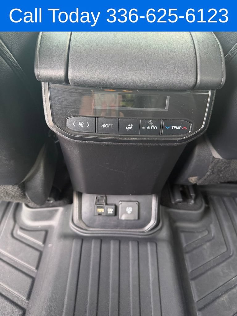 Used 2021 Toyota Highlander Limited FWD image 12