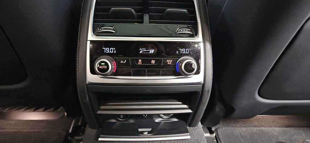 Used 2017 BMW 750i xDrive image 17