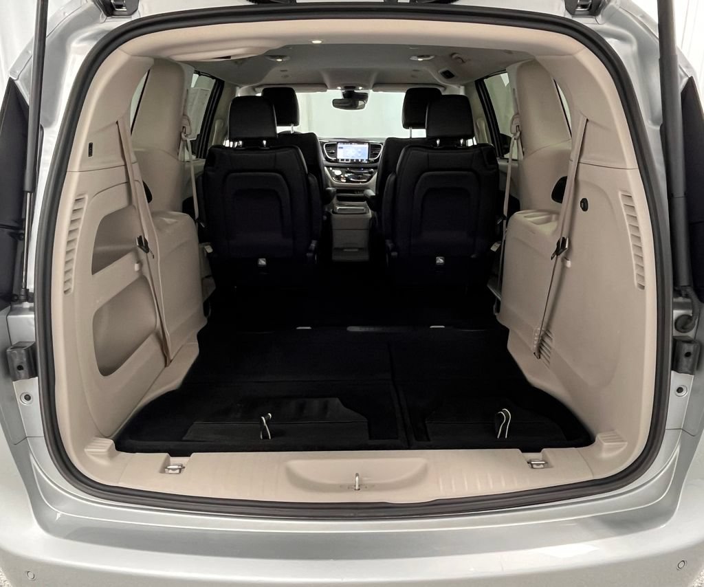 Used 2023 Chrysler Pacifica Touring-L AWD/4WD image 47