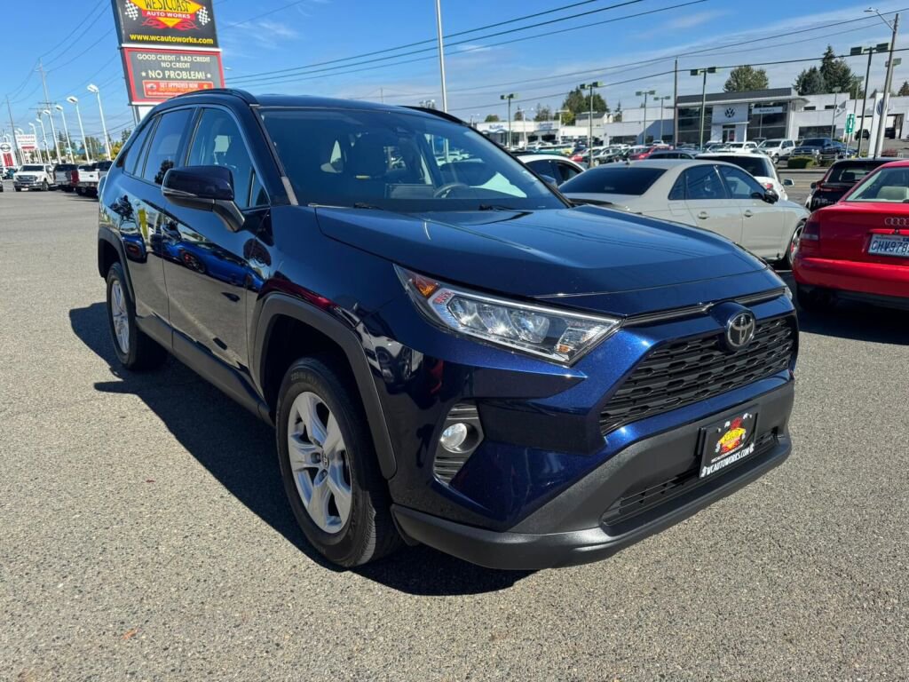 Used 2021 Toyota RAV4 XLE image 7