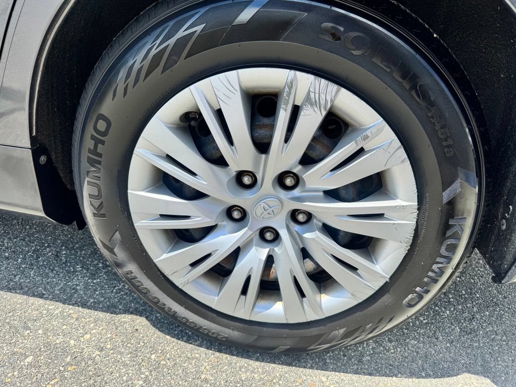 Used 2012 Toyota Camry LE FWD image 32
