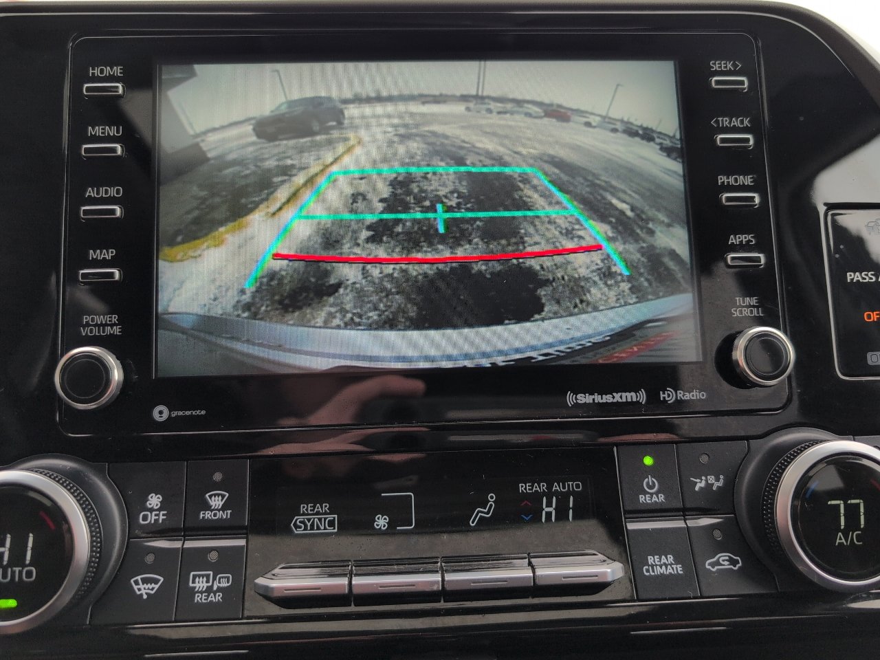 Used 2020 Toyota Highlander XLE image 21