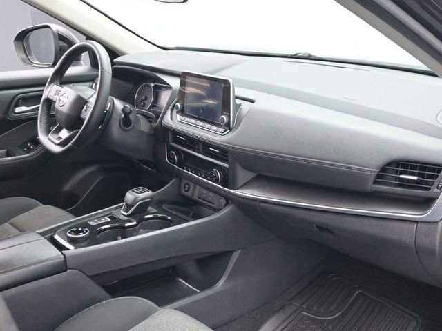 Used 2025 Nissan Rogue SV image 28