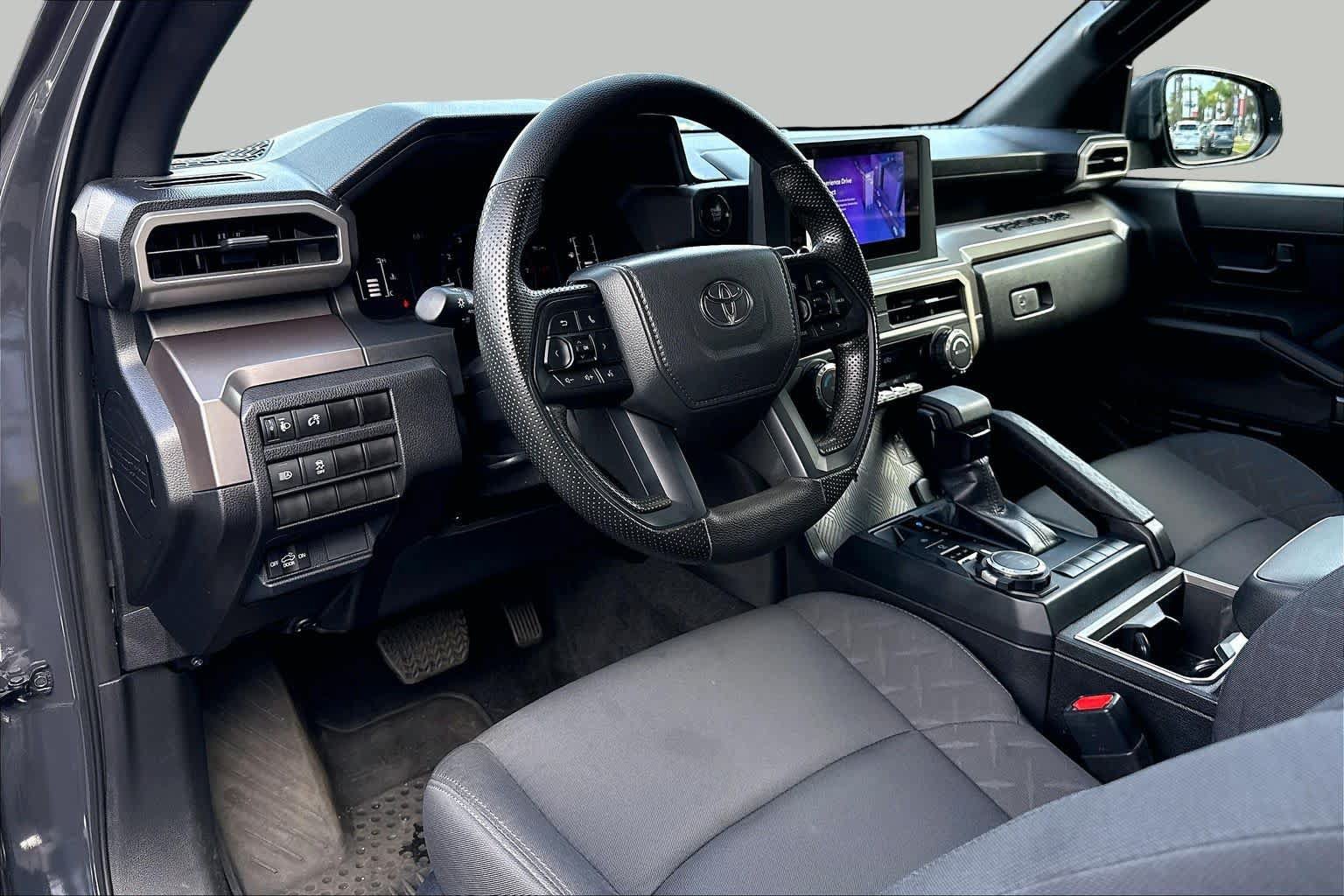 Used 2025 Toyota Tacoma SR5 AWD/4WD image 17