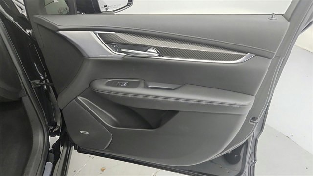 Used 2023 Cadillac XT6 Sport w/ LPO, ONYX Package image 22