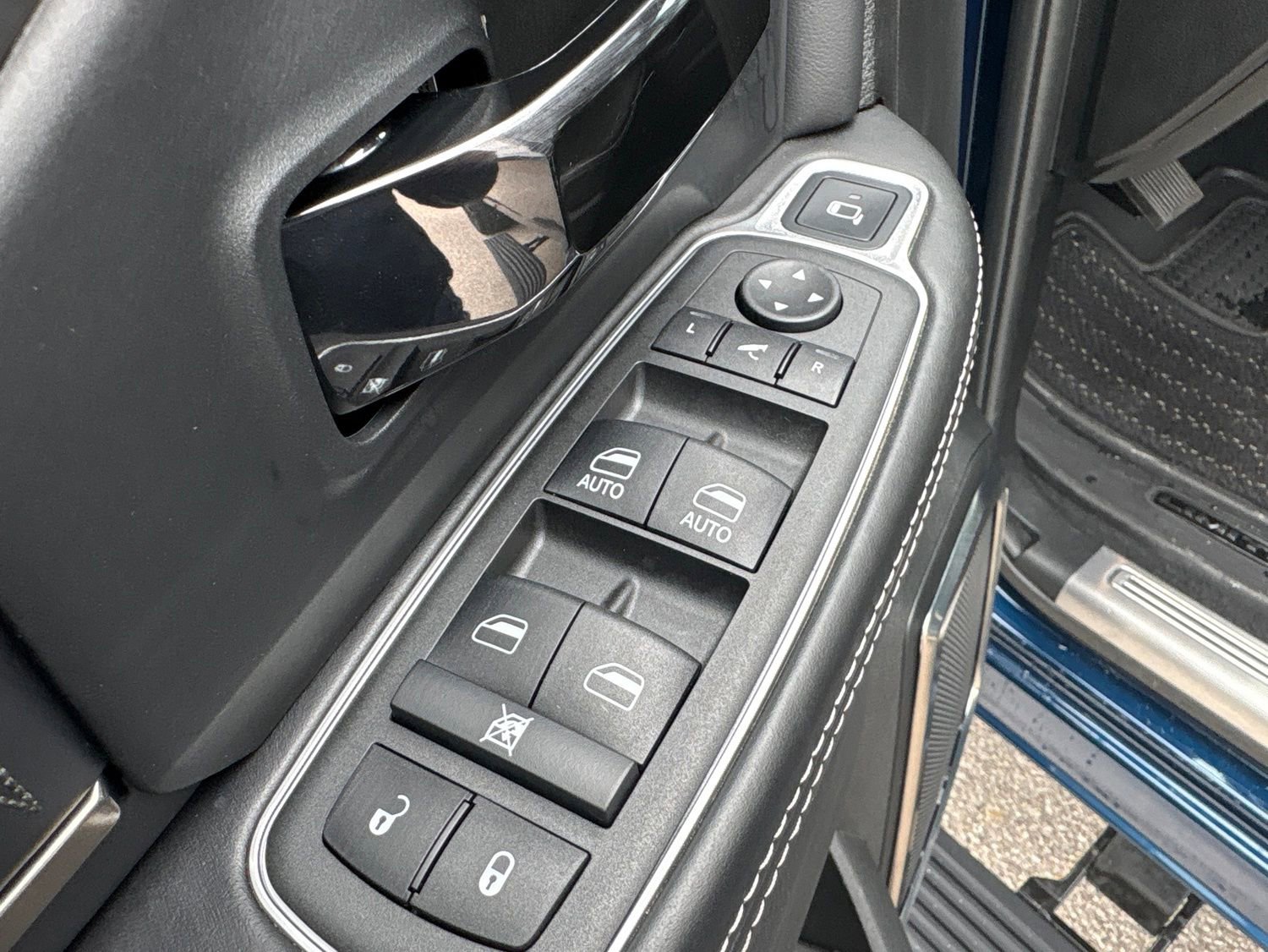 Used 2022 RAM 2500 Limited w/ Night Edition AWD/4WD image 12