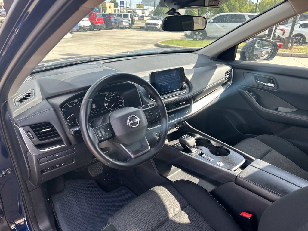 Used 2025 Nissan Rogue SV FWD image 12