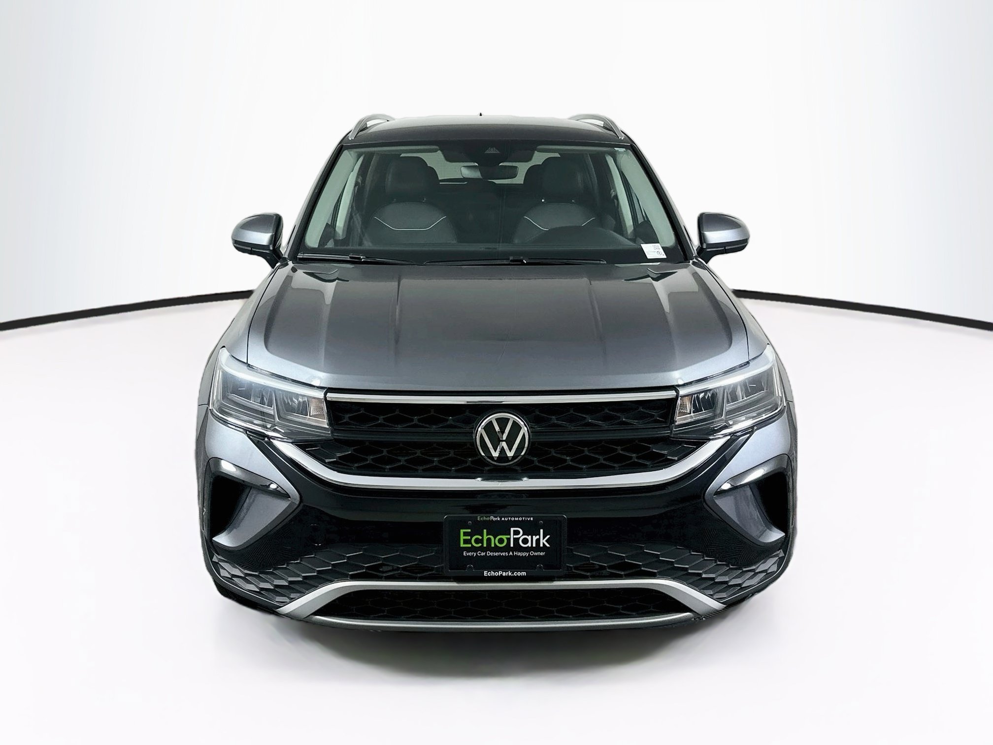 Used 2024 Volkswagen Taos SE FWD image 2