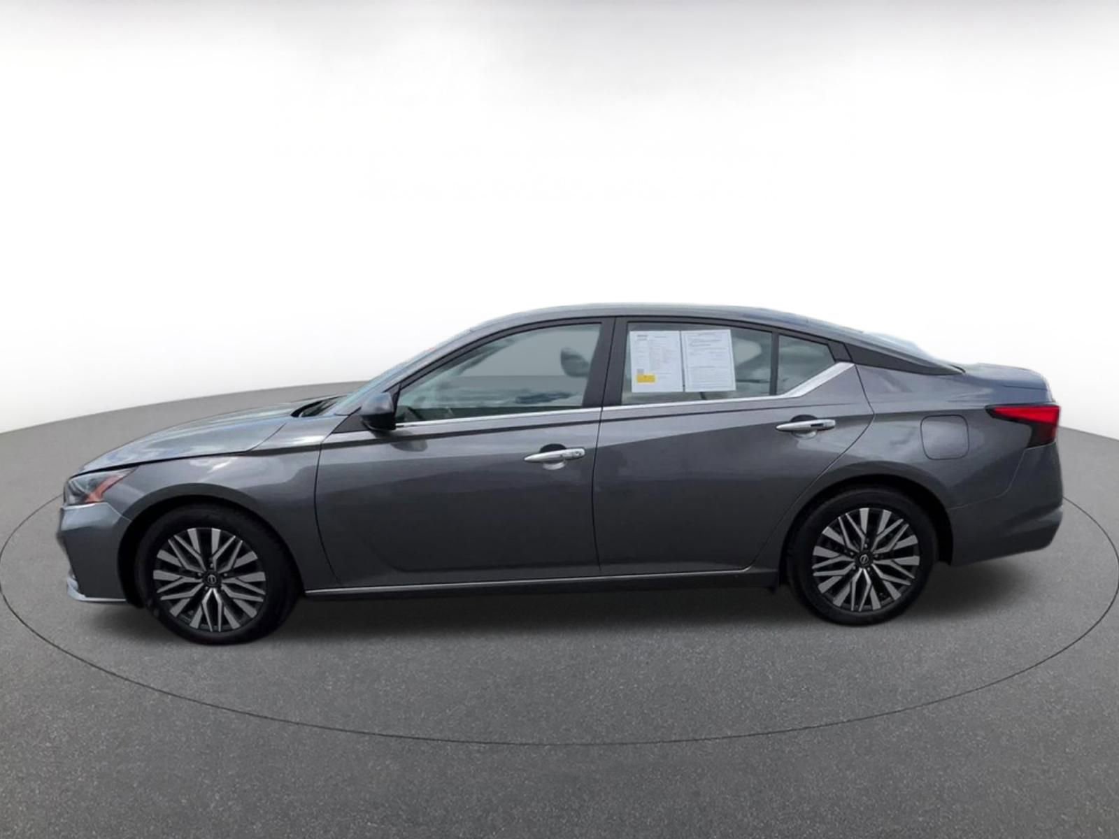 Used 2025 Nissan Altima 2.5 SV image 8