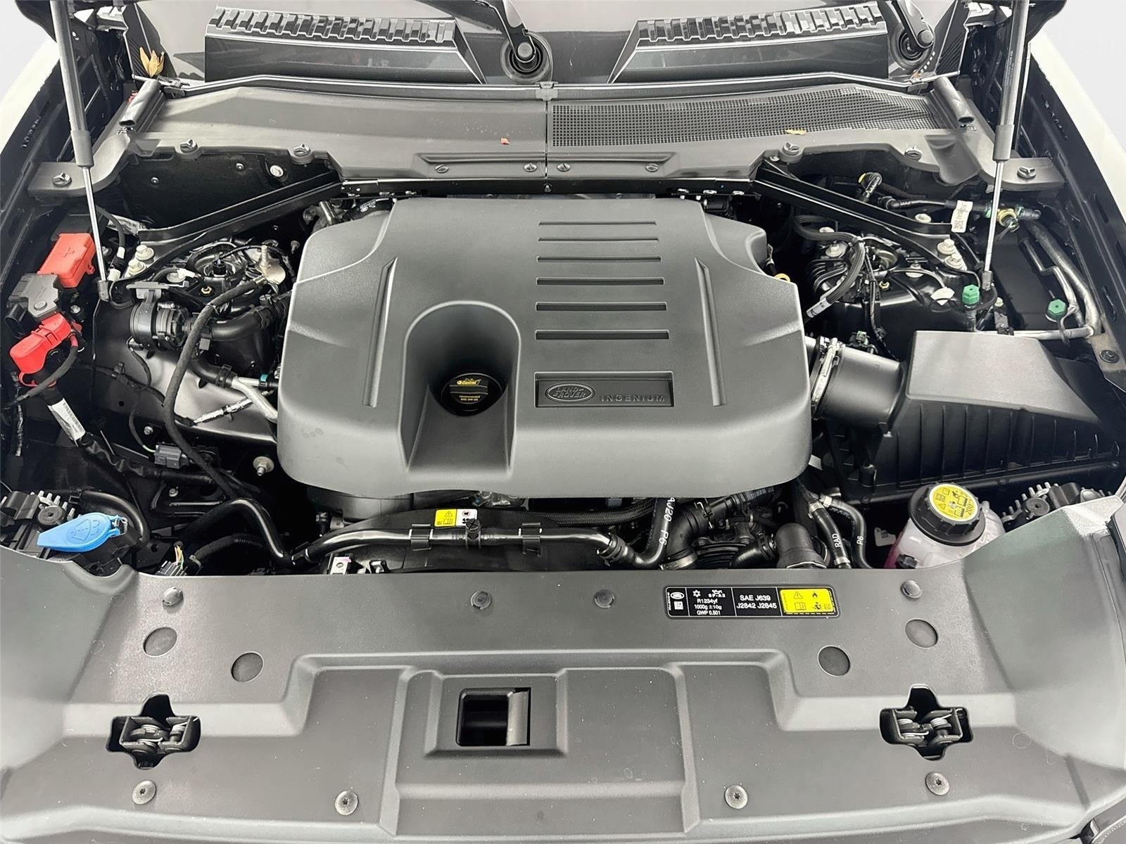 New 2026 Land Rover Defender 110 X-Dynamic SE AWD/4WD image 32