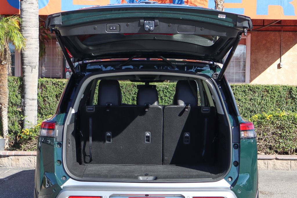 Used 2025 Nissan Pathfinder SL w/ SL Premium Package image 8