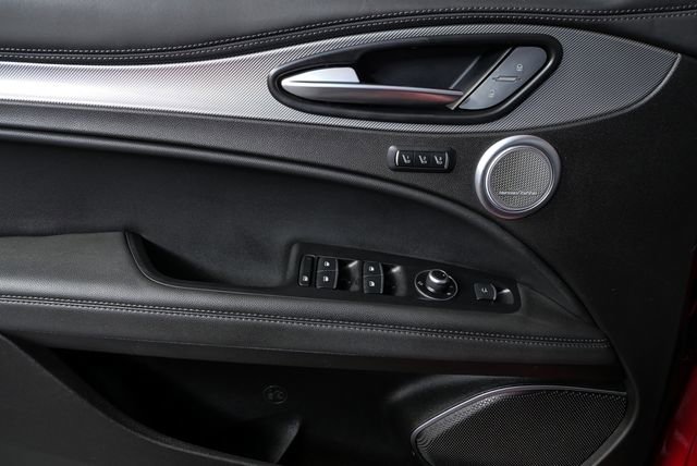 Used 2023 Alfa Romeo Stelvio Veloce image 8