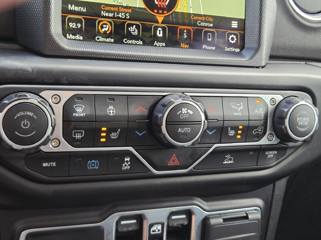 Used 2023 Jeep Wrangler Unlimited Sahara w/ Cold Weather Group AWD/4WD image 23