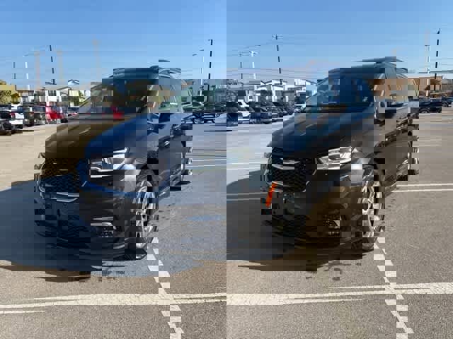 Used 2023 Chrysler Pacifica Limited