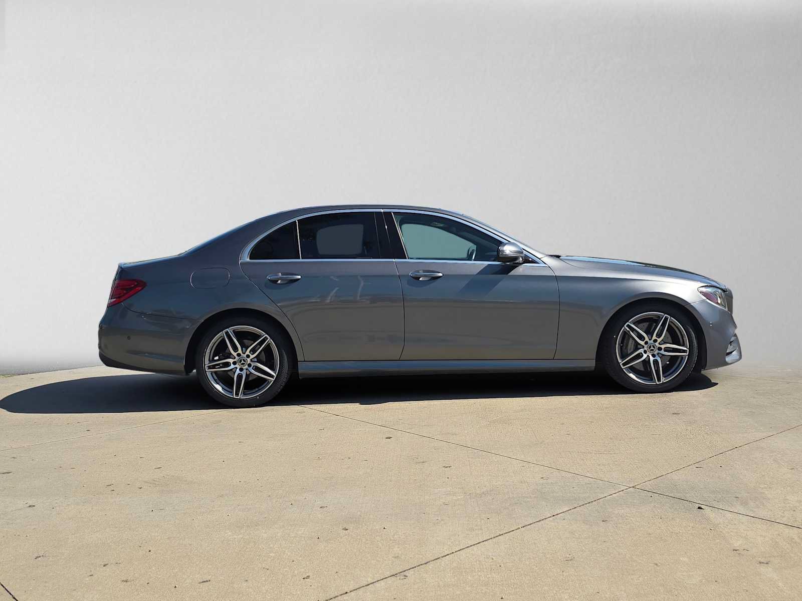 Used 2018 Mercedes-Benz E 300 image 3