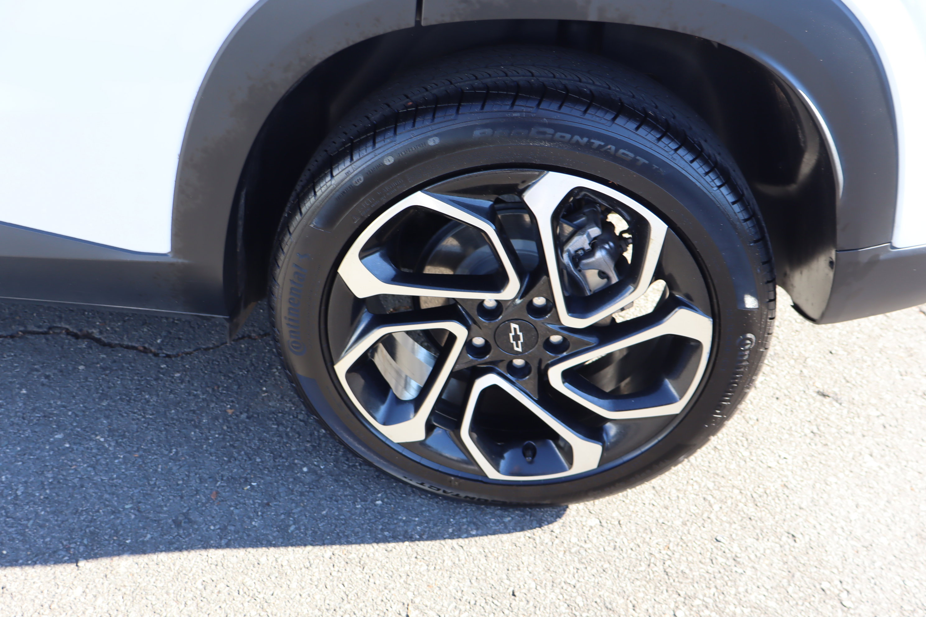 Certified 2024 Chevrolet Trax RS w/ Driver Confidence Package image 40