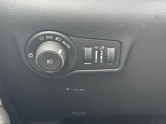 Certified 2025 Jeep Compass Limited image 25
