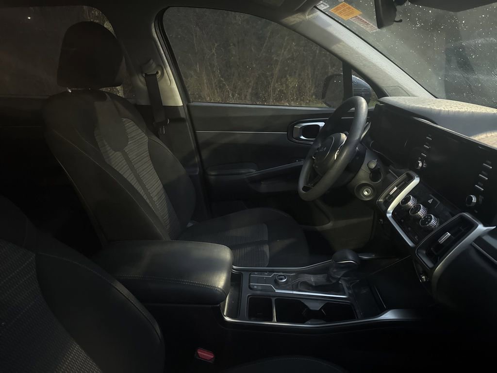 Used 2023 Kia Sorento LX image 10