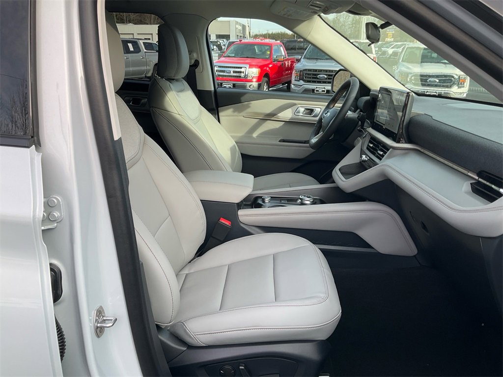 New 2026 Ford Explorer Active image 12