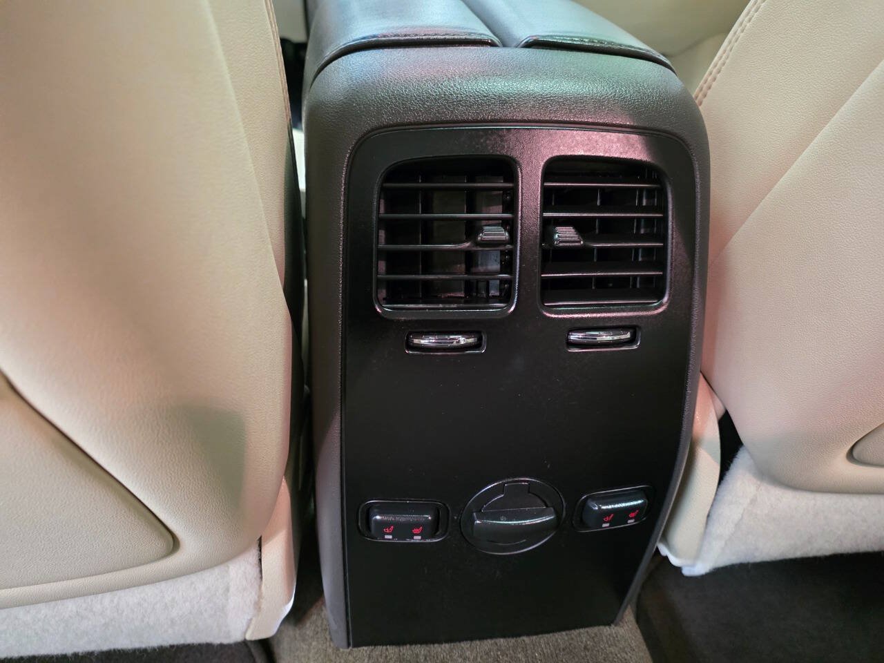 Used 2014 Lincoln MKS AWD w/ Equipment Group 201A image 29