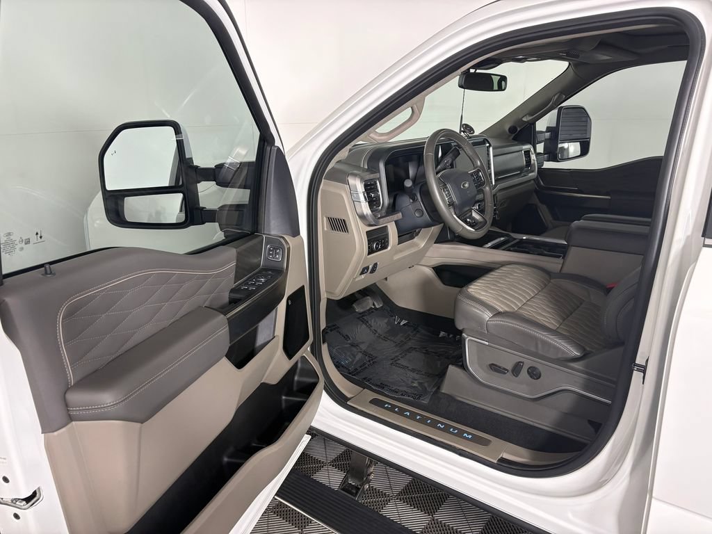 Used 2025 Ford F350 Platinum w/ Platinum Plus Package AWD/4WD image 11