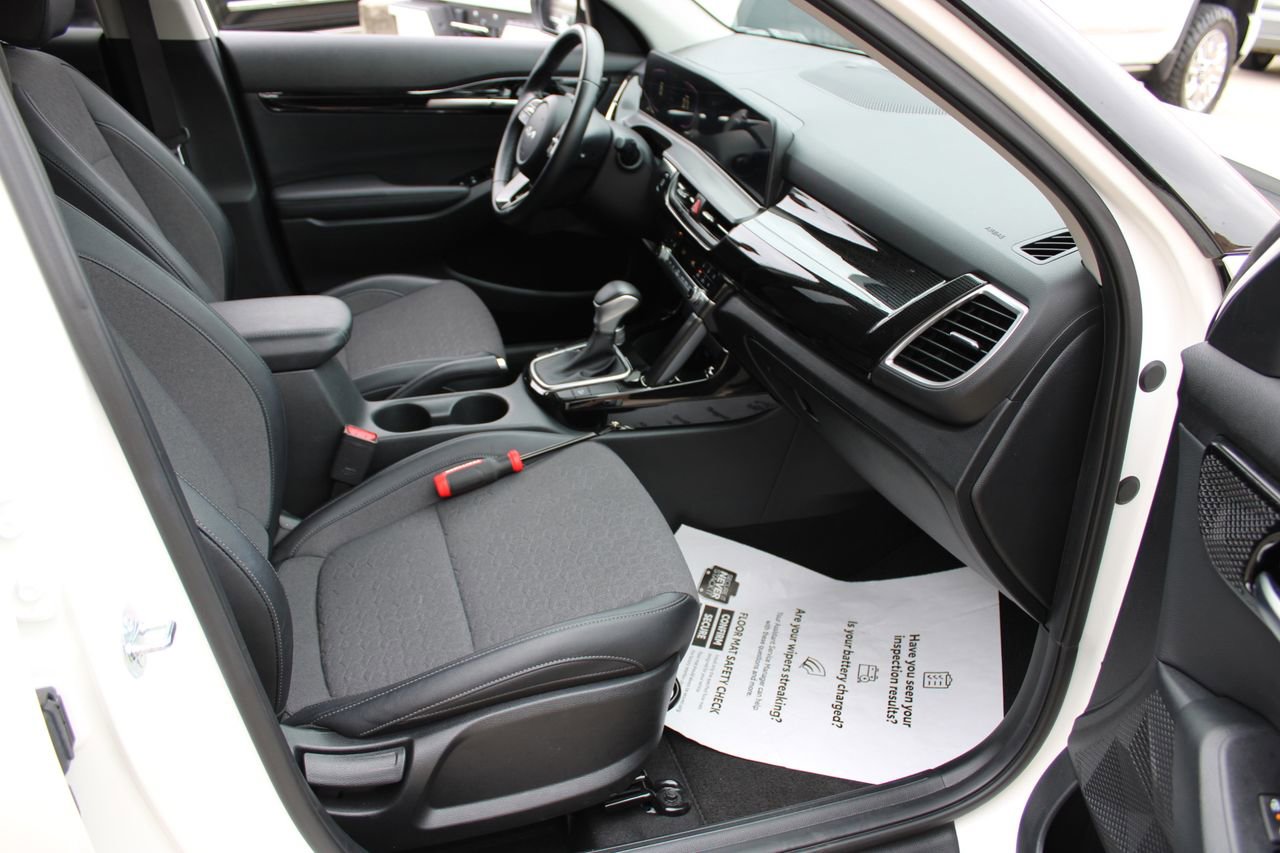 Used 2025 Kia Seltos S image 14