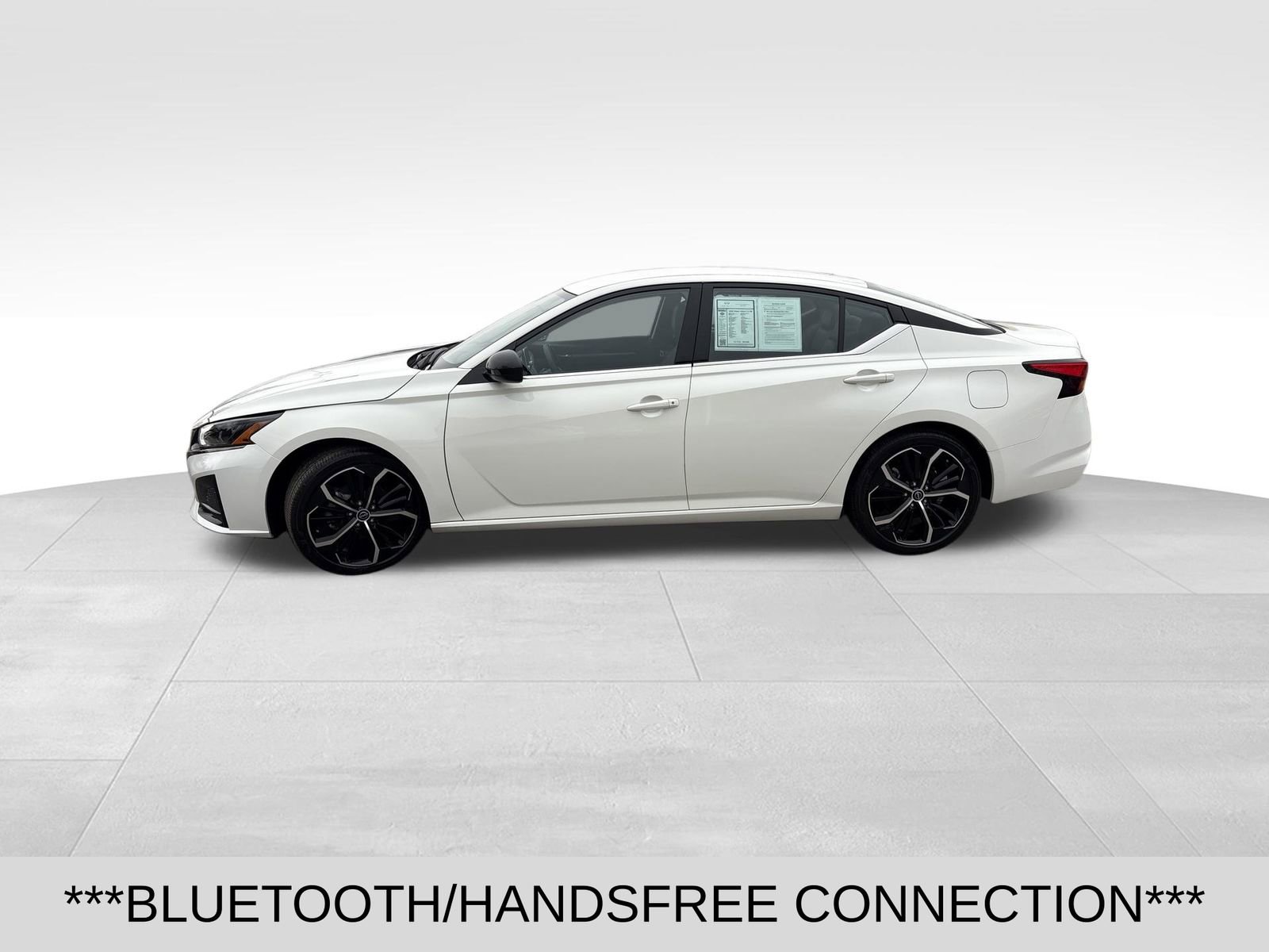 Used 2025 Nissan Altima 2.5 SR image 2