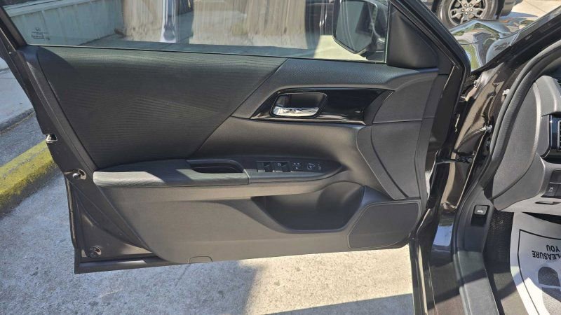 Used 2017 Honda Accord LX image 14