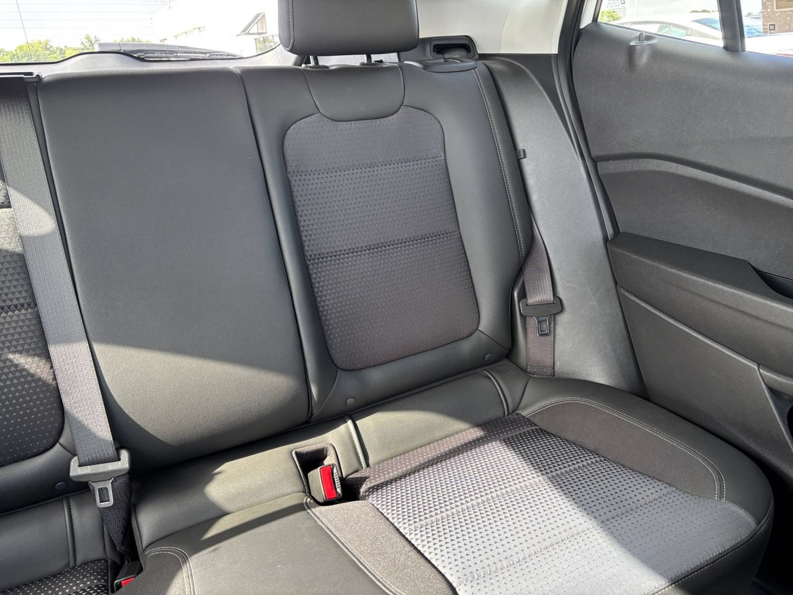 Used 2025 Chevrolet Trax LT w/ LT Convenience Package FWD image 31