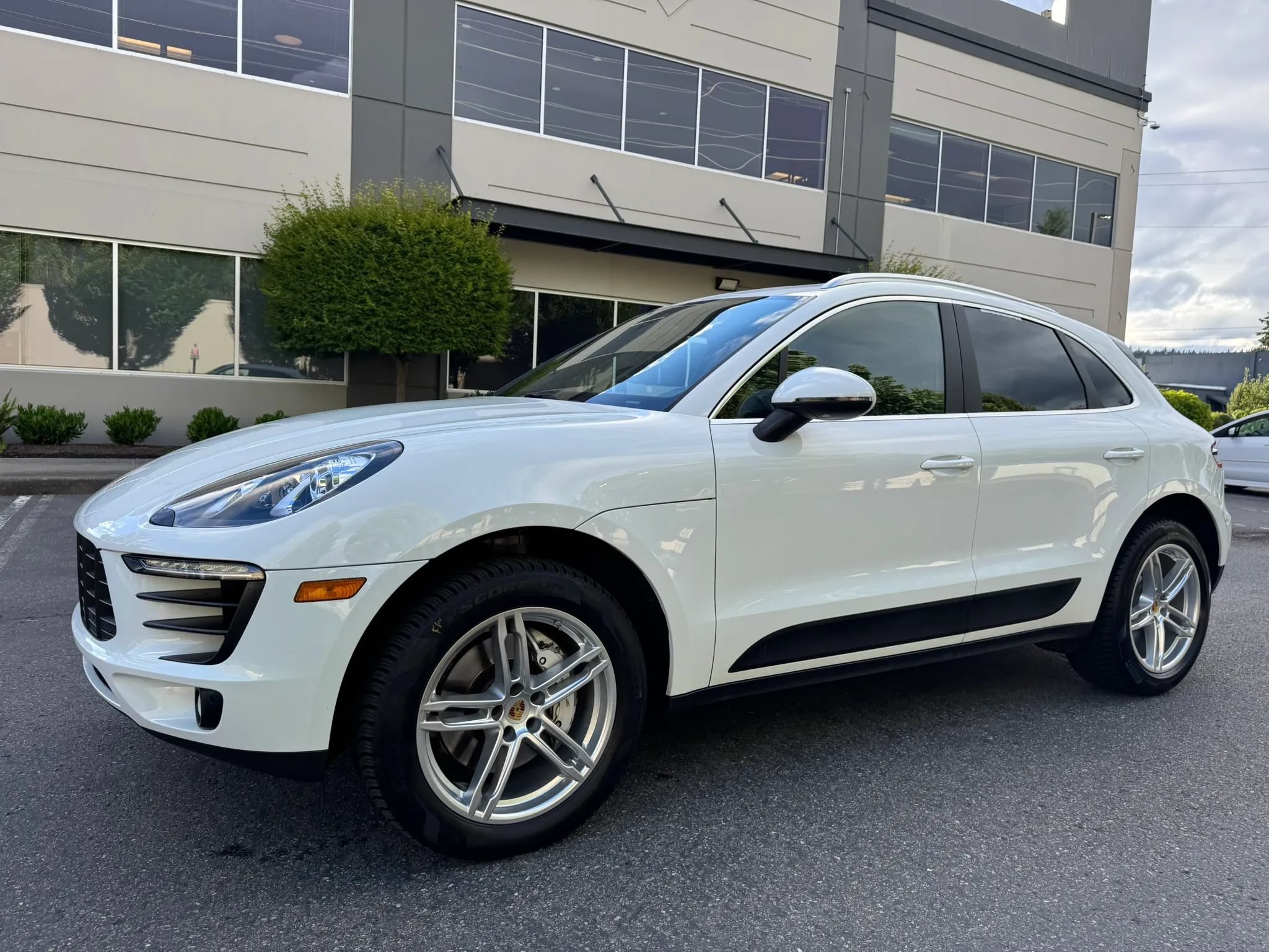 Used 2017 Porsche Macan S AWD/4WD image 5