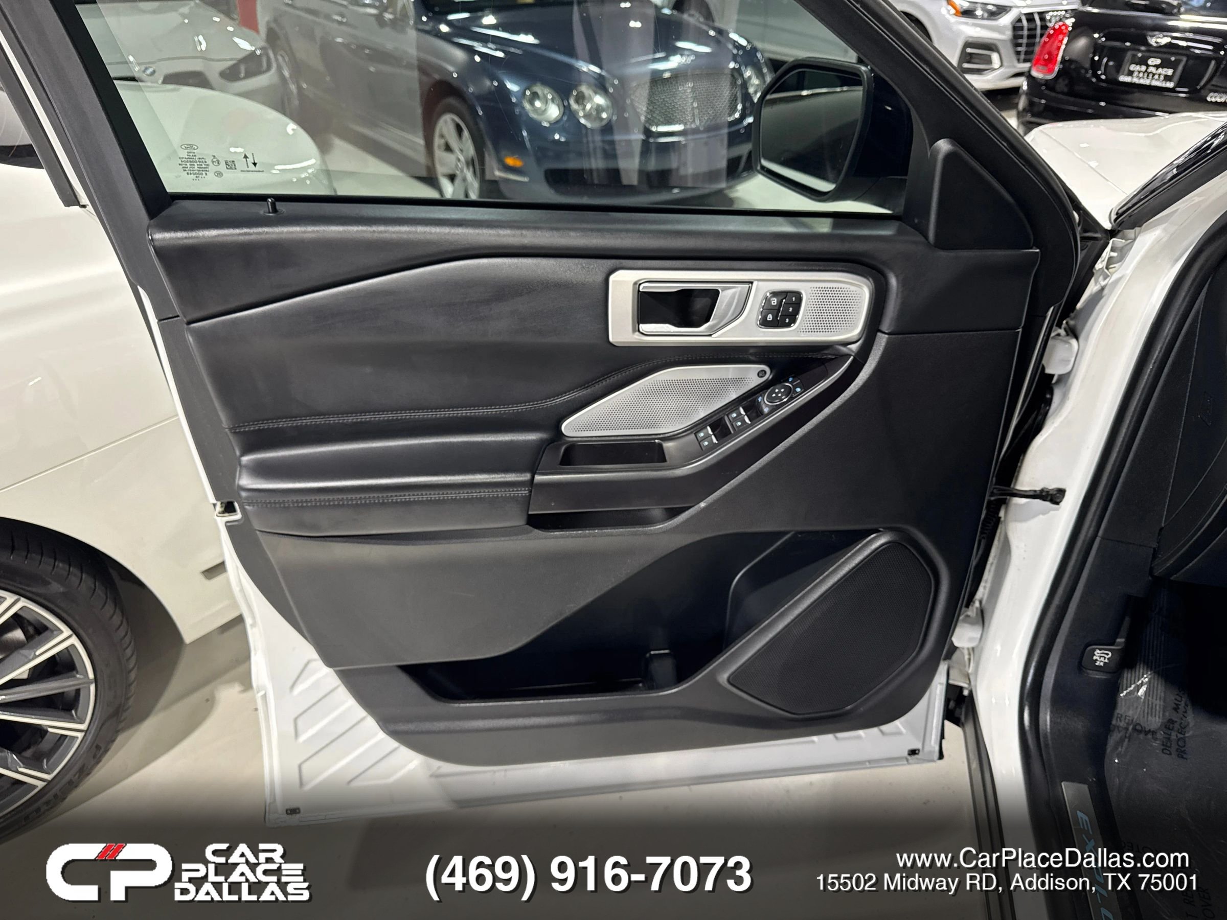 Used 2020 Ford Explorer Platinum w/ Premium Technology Package AWD/4WD image 11