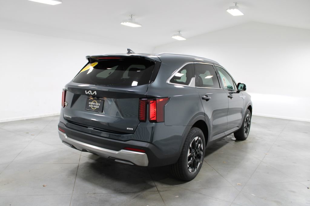 Used 2024 Kia Sorento S image 9