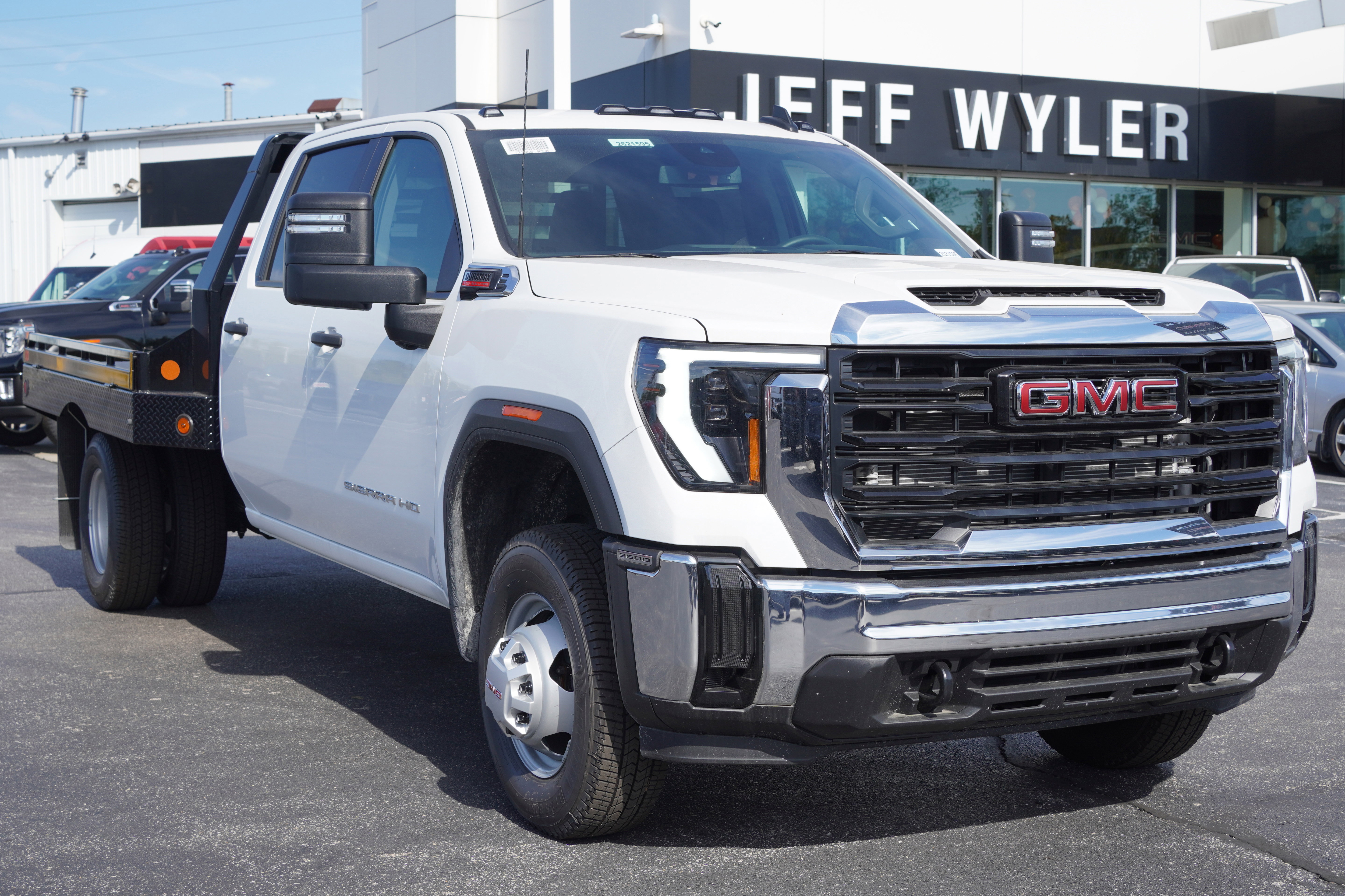 New 2025 GMC Sierra 3500 Pro w/ Convenience Package