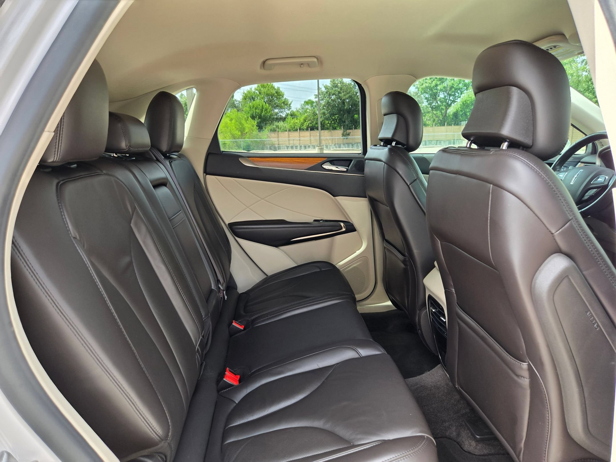 Used 2017 Lincoln MKC Select w/ Select Plus Package FWD image 25