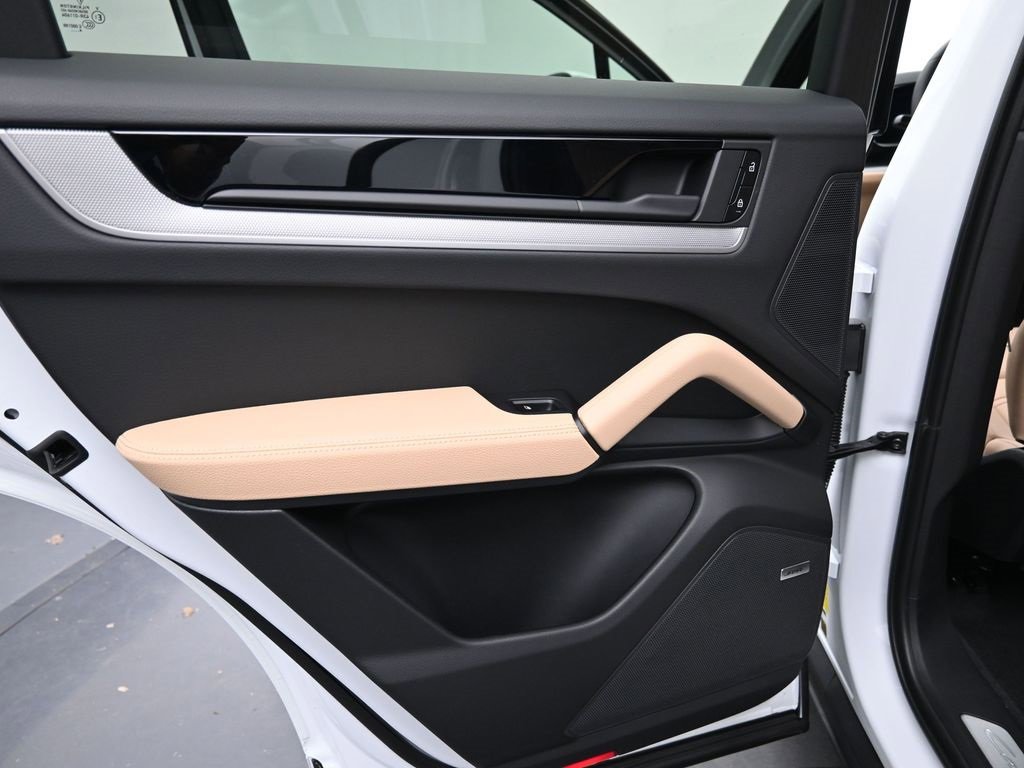 New 2025 Porsche Cayenne Coupe image 22