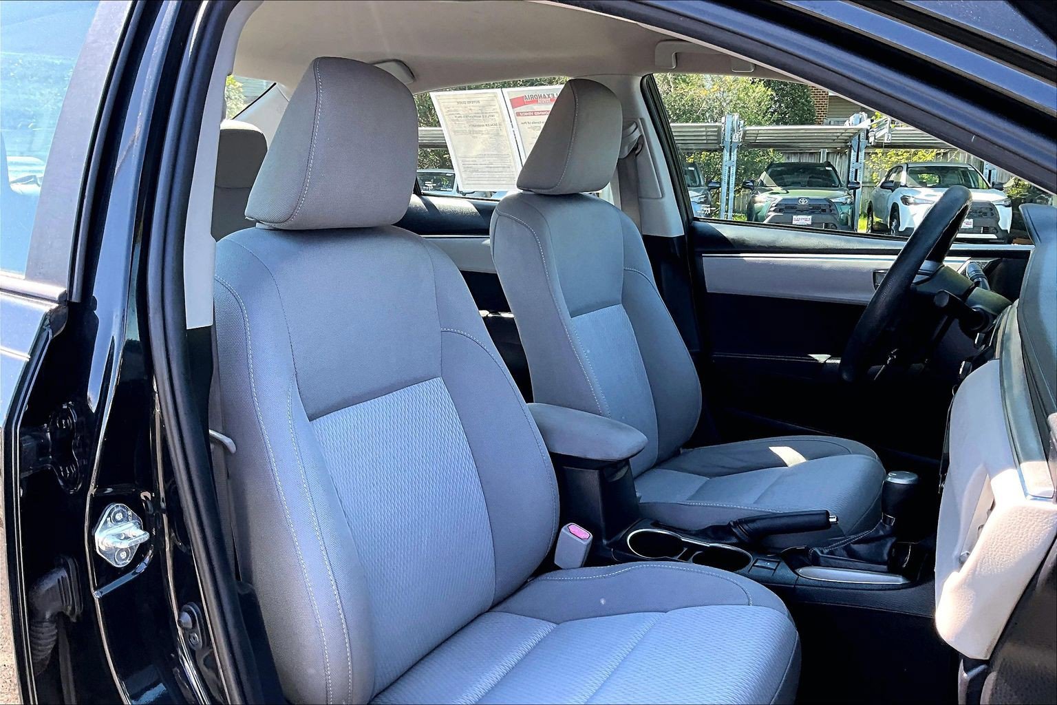 Used 2015 Toyota Corolla LE image 7
