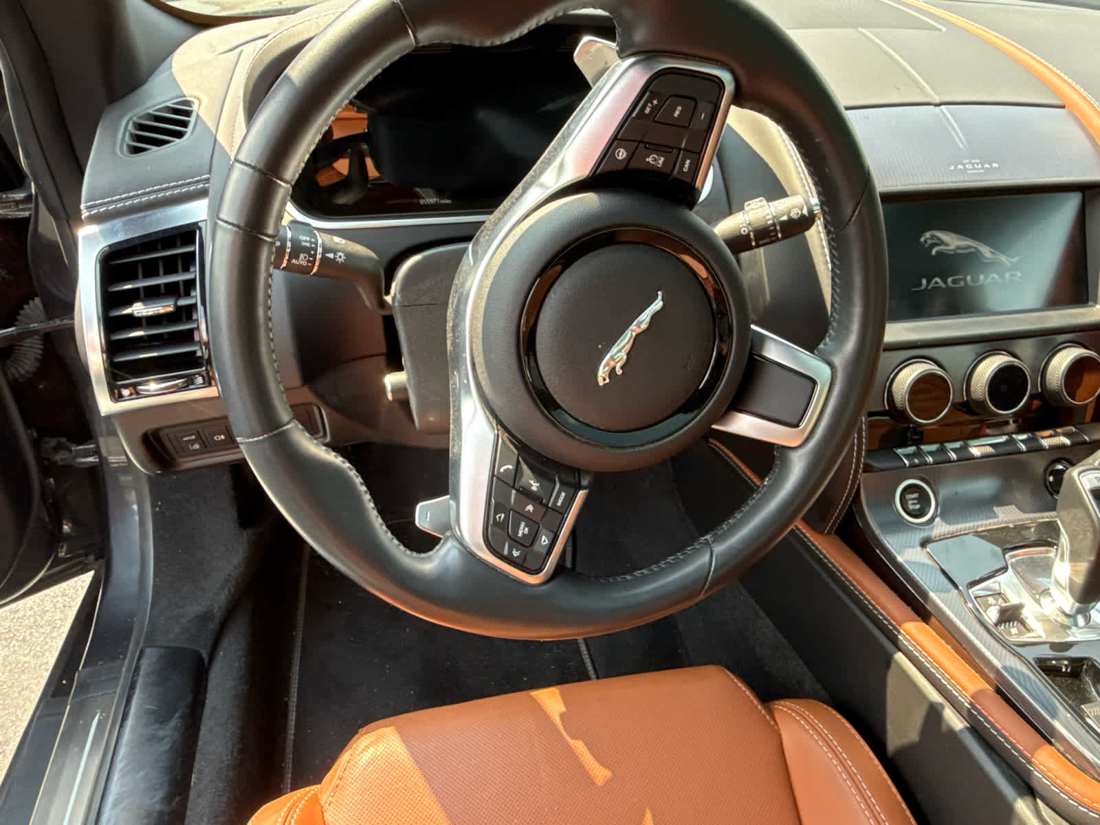 Certified 2023 Jaguar F-TYPE R-Dynamic AWD/4WD image 10