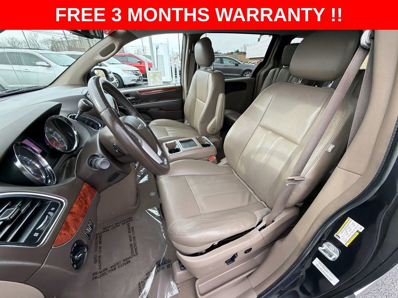 Used 2014 Chrysler Town & Country Touring FWD image 14