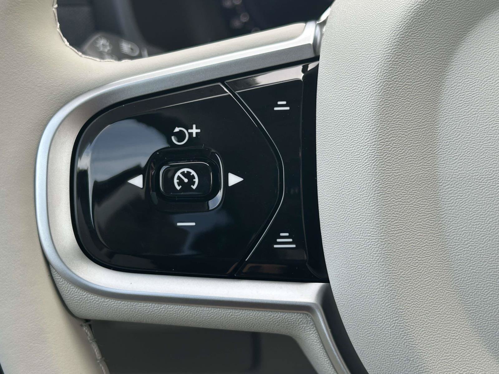 New 2026 Volvo XC90 B6 Ultra w/ Protection Package Premier AWD/4WD image 22