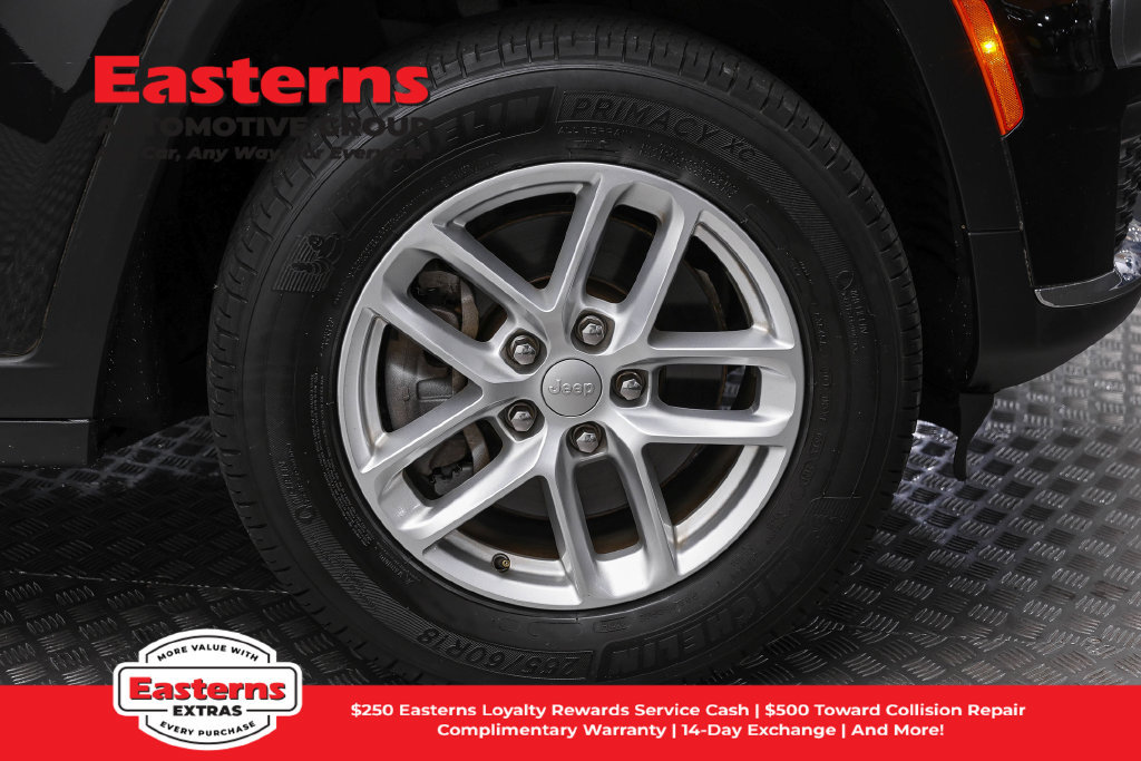 Used 2022 Jeep Grand Cherokee L Laredo w/ Luxury Tech Group I AWD/4WD image 32
