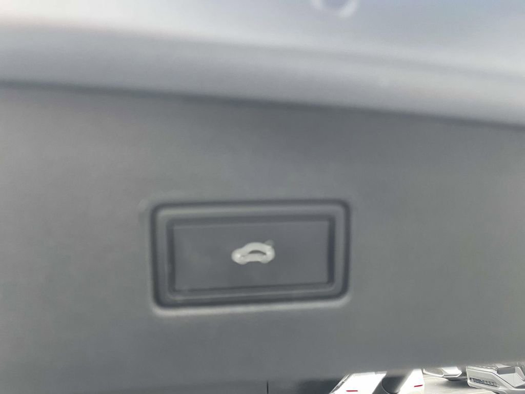 Used 2024 Volkswagen Tiguan SE R-Line w/ MDO Package, Three-Row image 50