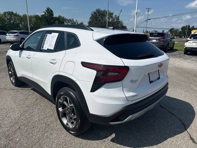 Certified 2025 Chevrolet Trax LT w/ Driver Confidence Package FWD image 17